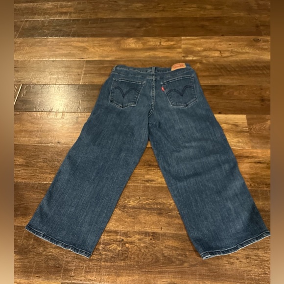 LEVI'S Classic Capri Mid Rise Medium Wash Blue Denim Jeans Women's Size 4 - Picture 4 of 4